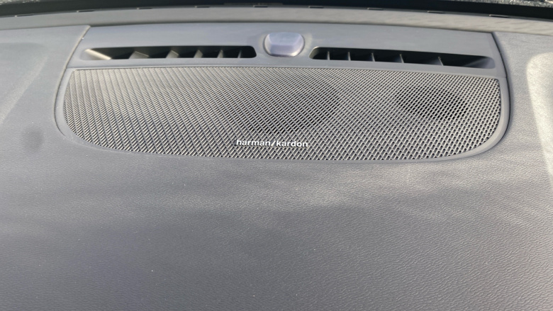 Volvo XC40 2.0 B3P Ultra Dark 5dr Auto Petrol Estate